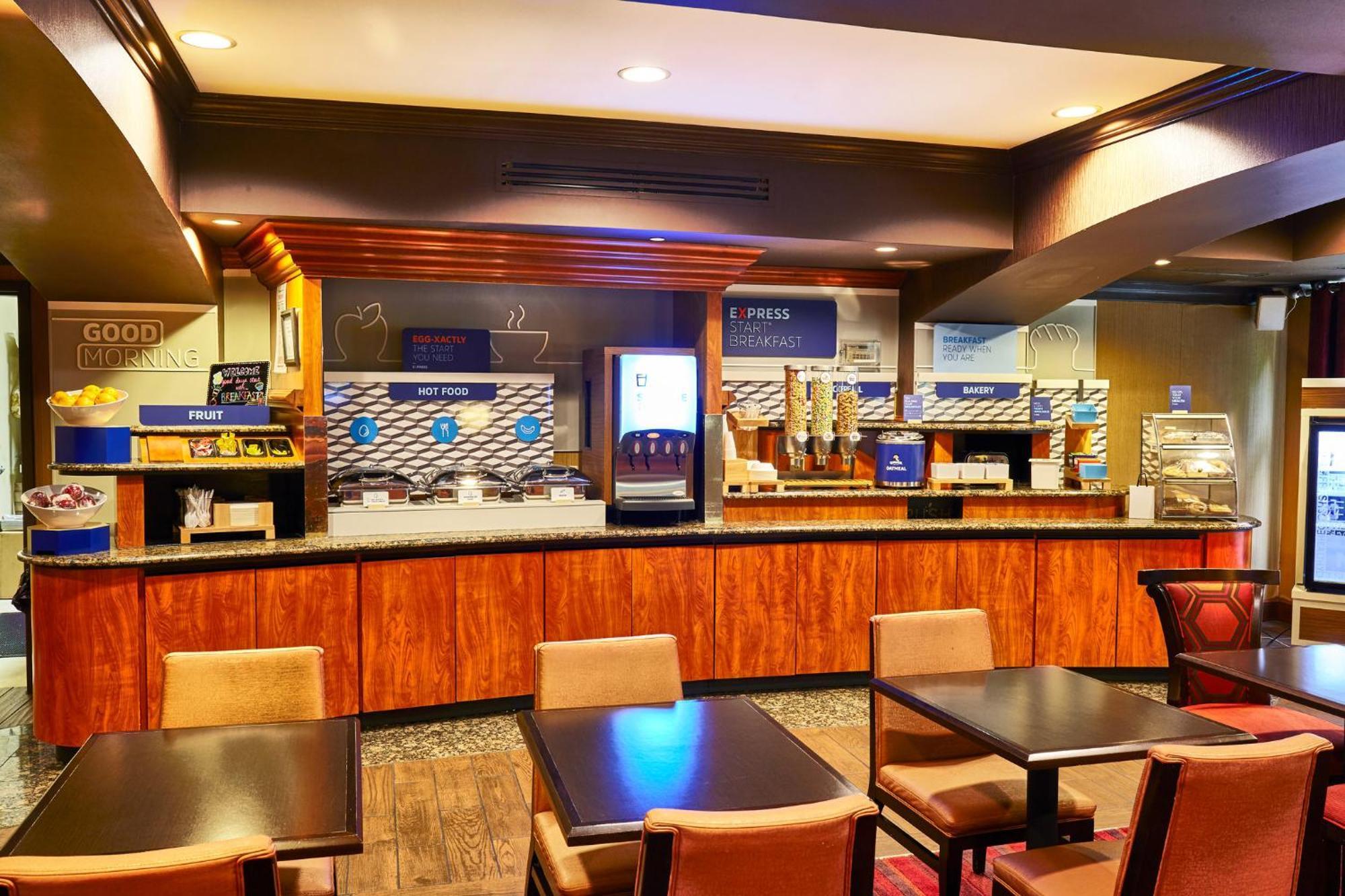 Holiday Inn Express Hotel & Suites Vineland Millville By Ihg Exterior foto